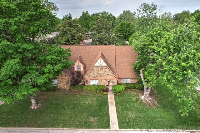 5706 S Columbia Place, Tulsa, OK 74105