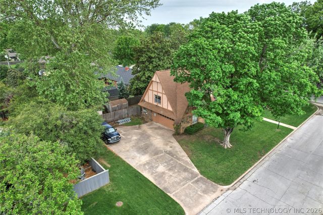 5706 S Columbia Place, Tulsa, OK 74105