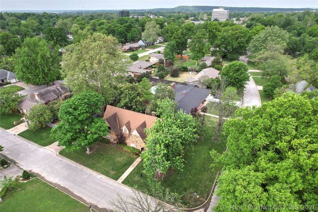 5706 S Columbia Place, Tulsa, OK 74105