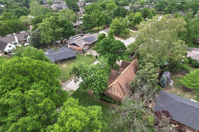 5706 S Columbia Place, Tulsa, OK 74105