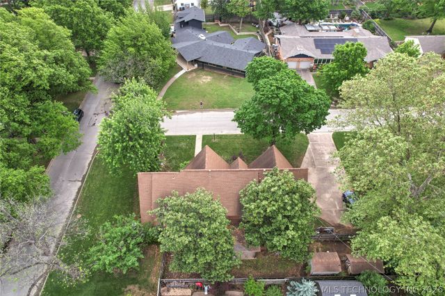 5706 S Columbia Place, Tulsa, OK 74105