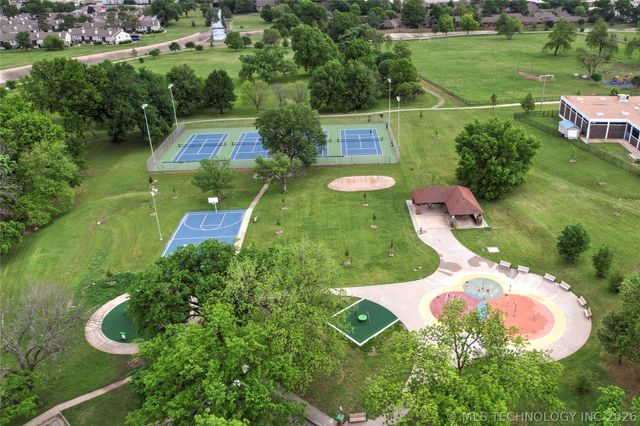 5706 S Columbia Place, Tulsa, OK 74105