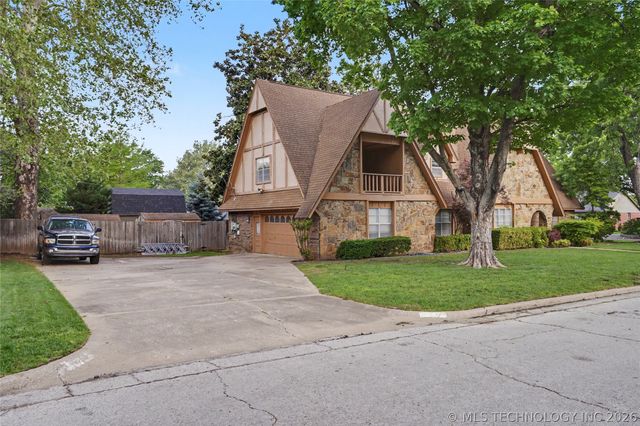 5706 S Columbia Place, Tulsa, OK 74105