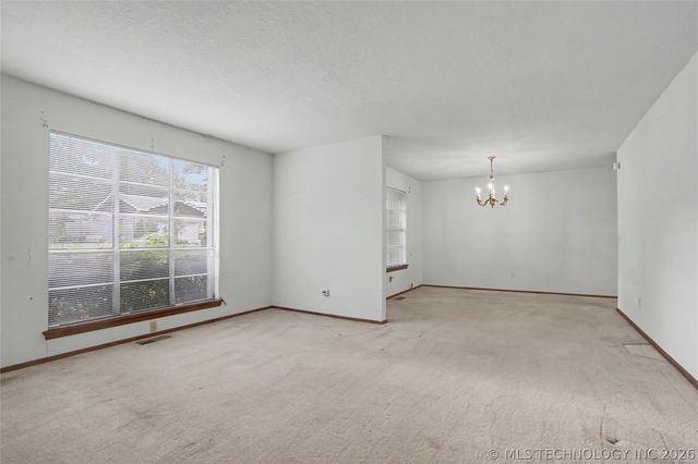 5706 S Columbia Place, Tulsa, OK 74105