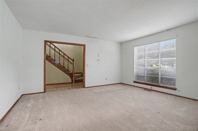 5706 S Columbia Place, Tulsa, OK 74105