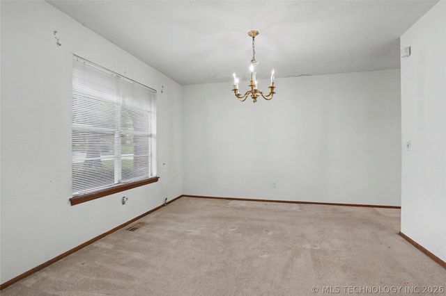 5706 S Columbia Place, Tulsa, OK 74105