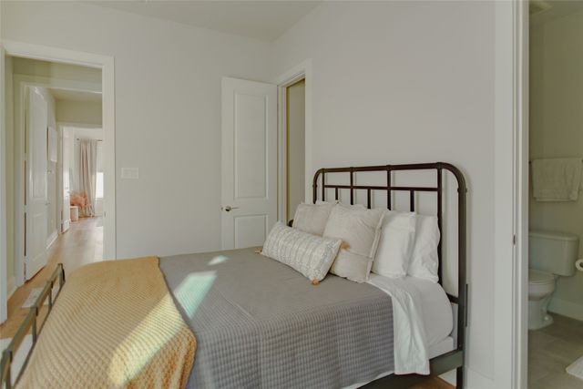 381 E Greenbriar Lane 1001, Dallas, TX 75203