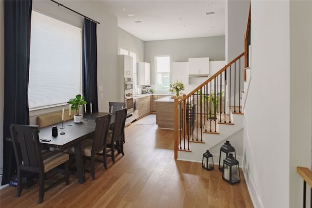 381 E Greenbriar Lane 1001, Dallas, TX 75203