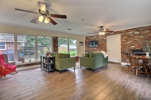 7314 Oak Meadow Dr, Baton Rouge, LA 70818