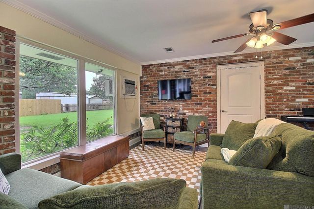 7314 Oak Meadow Dr, Baton Rouge, LA 70818