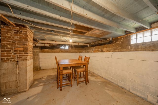 1807 S 11th Street, Terre Haute, IN 47802