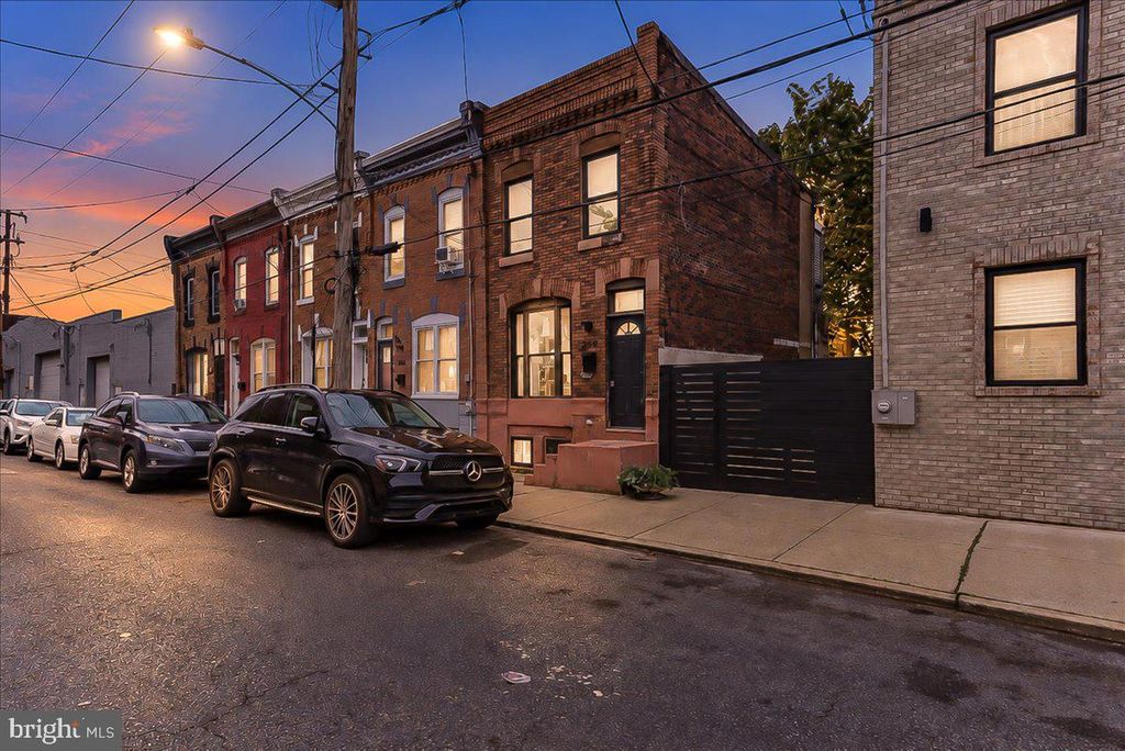 2548 OAKFORD ST, Philadelphia, PA 19146 — exterior