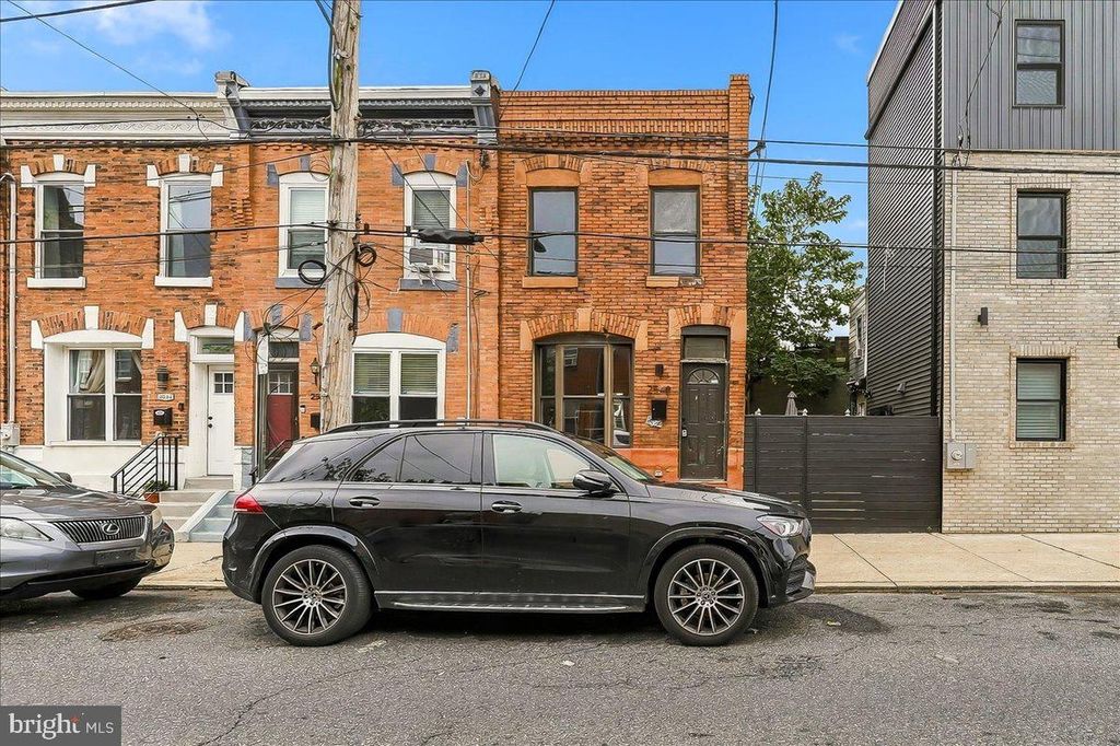 2548 OAKFORD ST, Philadelphia, PA 19146 — photo 2