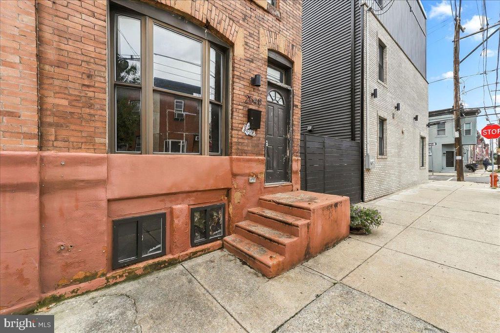 2548 OAKFORD ST, Philadelphia, PA 19146 — photo 3
