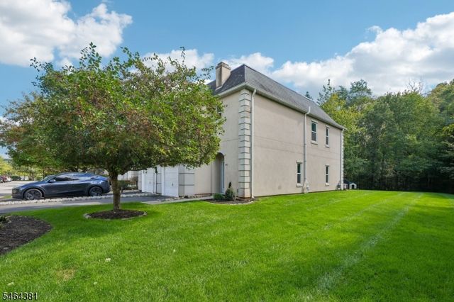 8001 Brittany Dr, Wayne Twp., NJ 07470