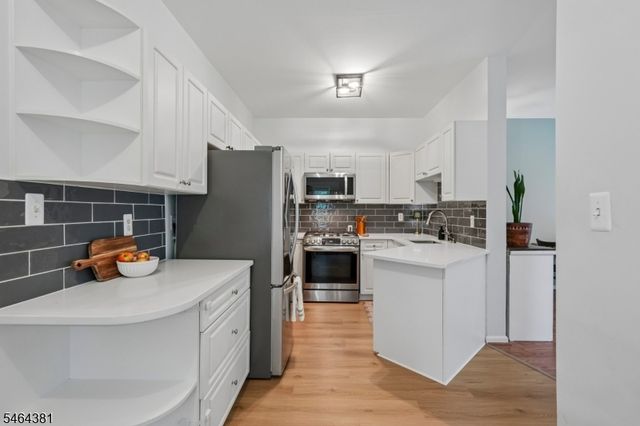 8001 Brittany Dr, Wayne Twp., NJ 07470