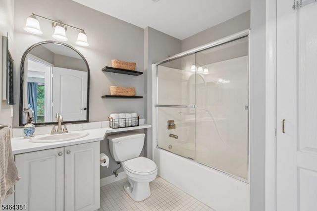 8001 Brittany Dr, Wayne Twp., NJ 07470