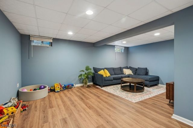 8001 Brittany Dr, Wayne Twp., NJ 07470