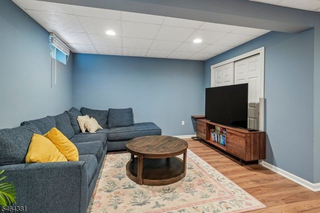 8001 Brittany Dr, Wayne Twp., NJ 07470
