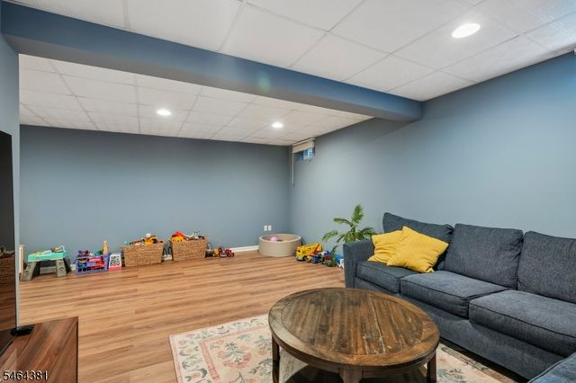 8001 Brittany Dr, Wayne Twp., NJ 07470