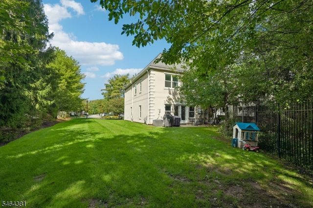 8001 Brittany Dr, Wayne Twp., NJ 07470