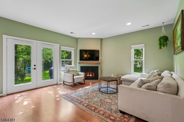 8001 Brittany Dr, Wayne Twp., NJ 07470
