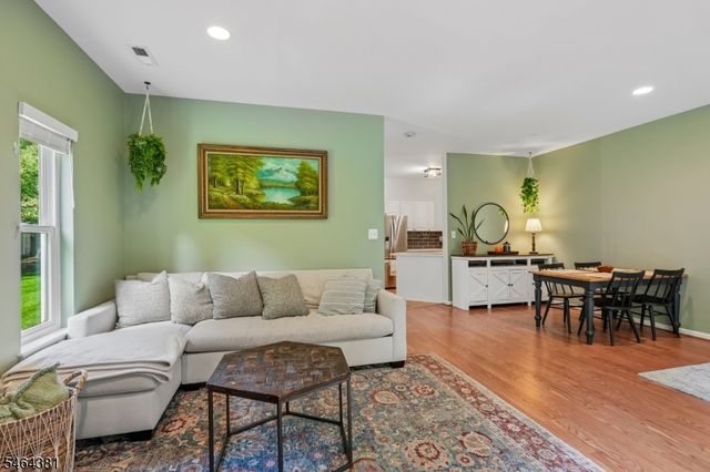 8001 Brittany Dr, Wayne Twp., NJ 07470