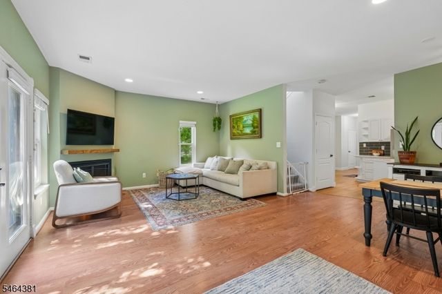8001 Brittany Dr, Wayne Twp., NJ 07470