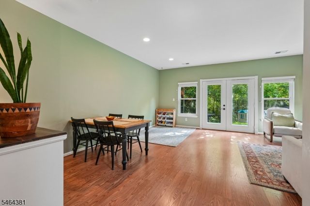 8001 Brittany Dr, Wayne Twp., NJ 07470
