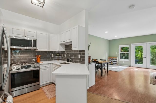 8001 Brittany Dr, Wayne Twp., NJ 07470
