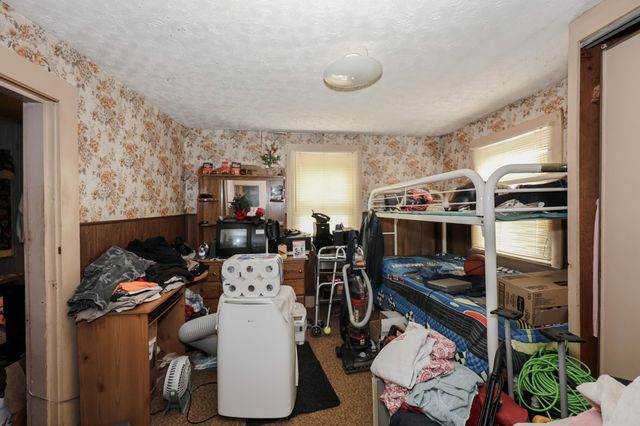 186 Peabody Avenue, Manchester, NH 03109