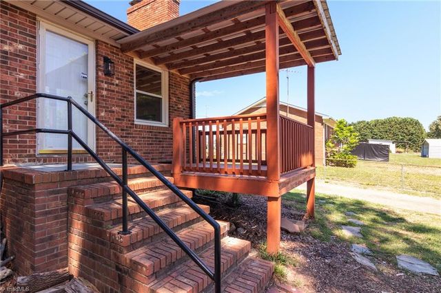 1132 Glennview Drive, Kernersville, NC 27284