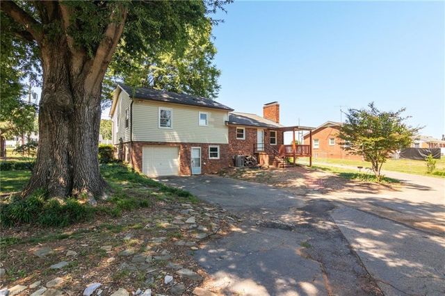 1132 Glennview Drive, Kernersville, NC 27284