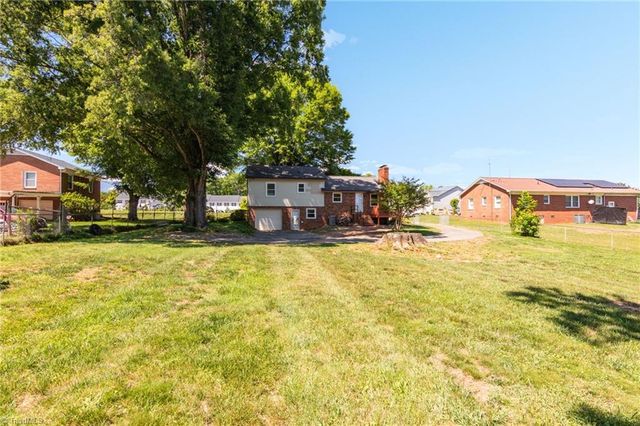 1132 Glennview Drive, Kernersville, NC 27284