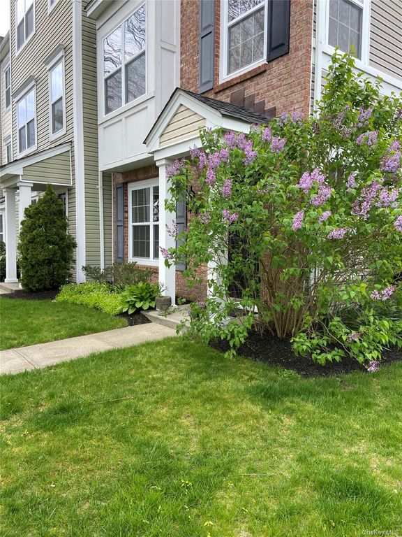 1 Maler Lane, Patchogue, NY 11772