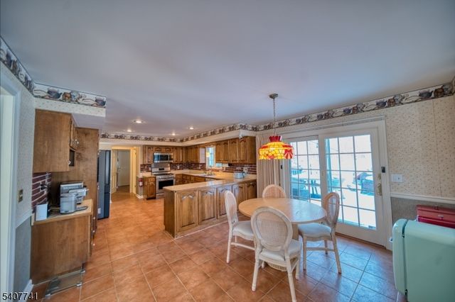 40 Rustic Trl, Raritan Twp., NJ 08822