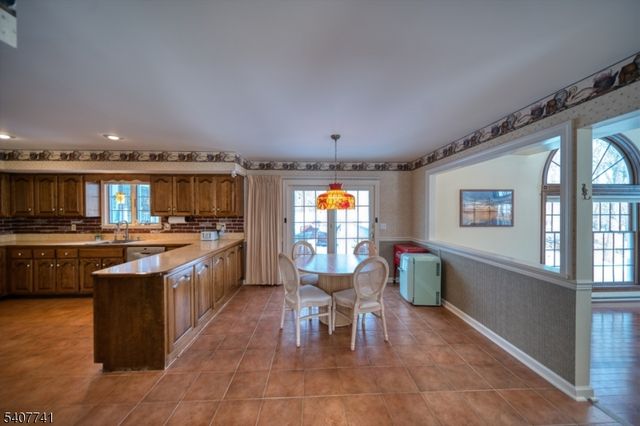 40 Rustic Trl, Raritan Twp., NJ 08822