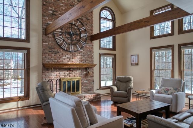 40 Rustic Trl, Raritan Twp., NJ 08822