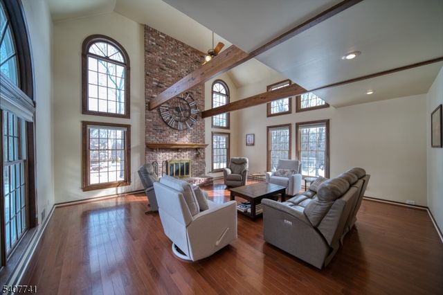 40 Rustic Trl, Raritan Twp., NJ 08822