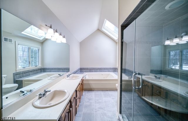 40 Rustic Trl, Raritan Twp., NJ 08822