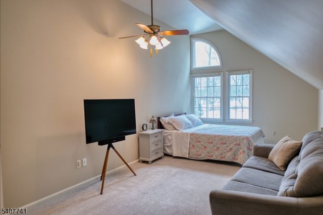 40 Rustic Trl, Raritan Twp., NJ 08822