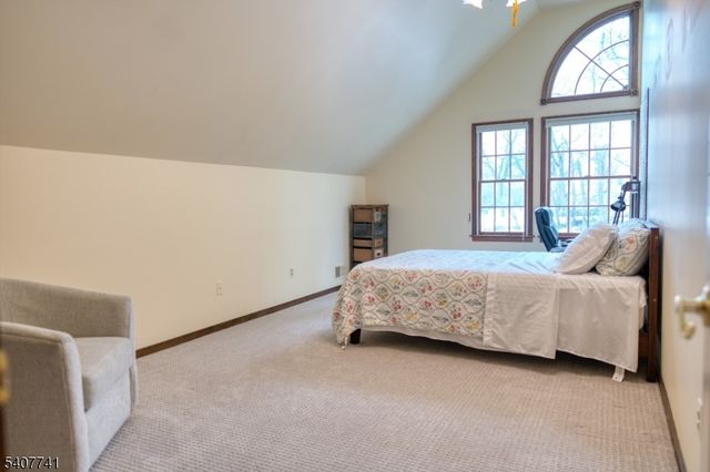 40 Rustic Trl, Raritan Twp., NJ 08822