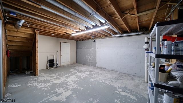 40 Rustic Trl, Raritan Twp., NJ 08822