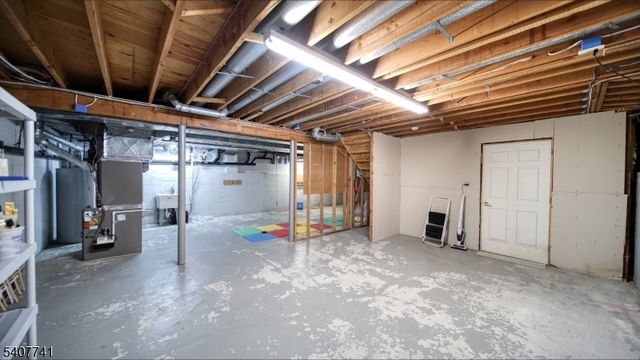 40 Rustic Trl, Raritan Twp., NJ 08822