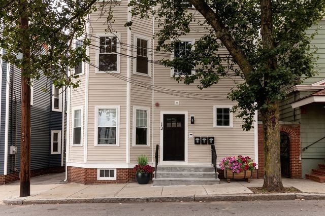 13 Langmaid Ave 2, Somerville, MA 02145