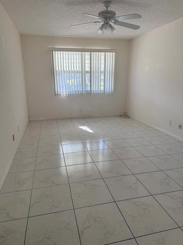 211 Country Lane A, Boynton Beach, FL 33435