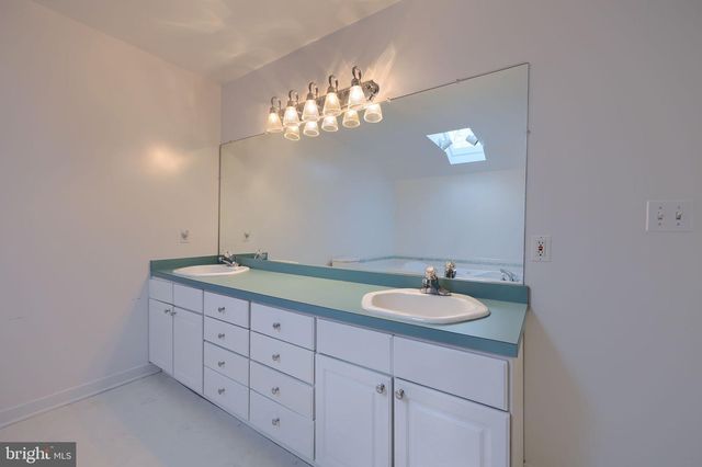 55 WESTVIEW MNR, York, PA 17408