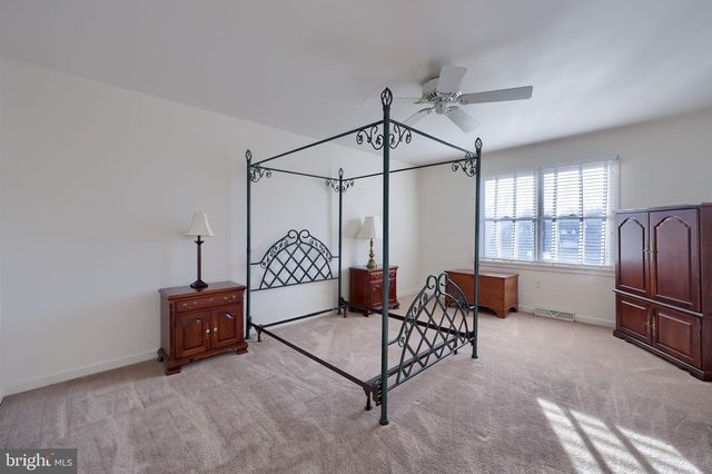 55 WESTVIEW MNR, York, PA 17408