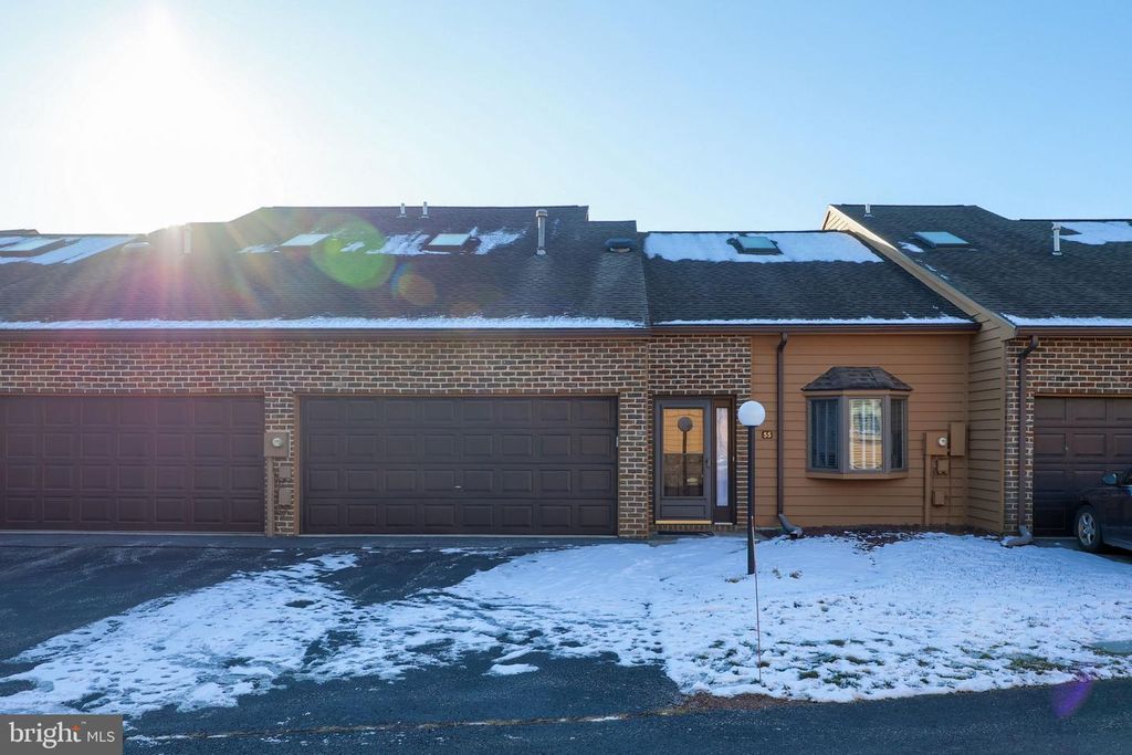 55 WESTVIEW MNR, York, PA 17408