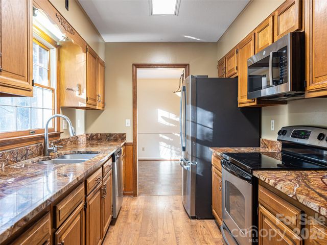 100 Wolf Shoals Drive, Hendersonville, NC 28739